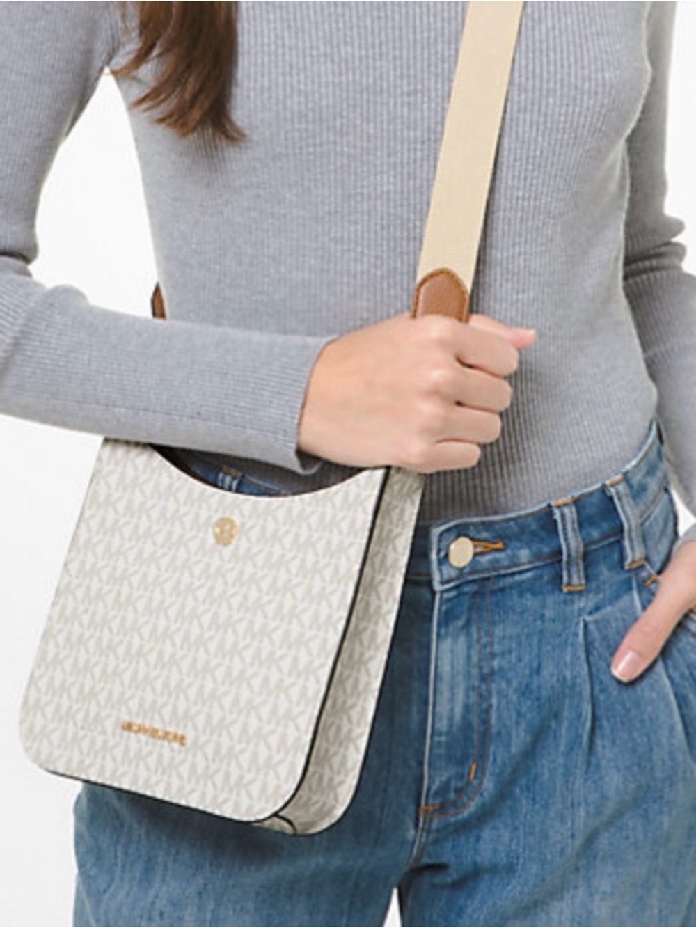 ✨ Michael Kors Briley Small Logo Messenger Crossbody Bag Vanilla ✨ - Picture 2 of 5